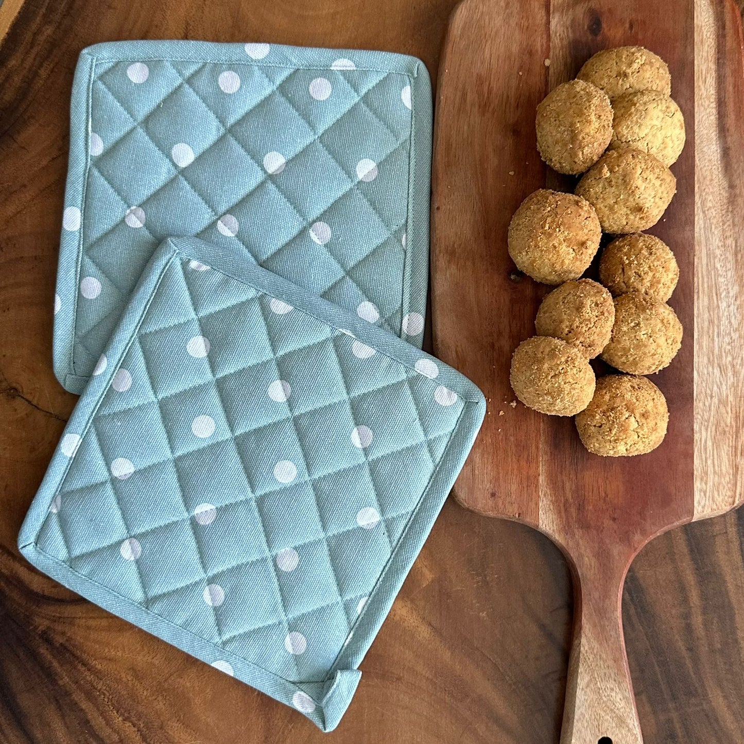 Oak & Lily Combo Set – Blue & White Polka Dots Oven Mittens & Pot Holders | 100% Cotton | Heat Resistant | European Quality