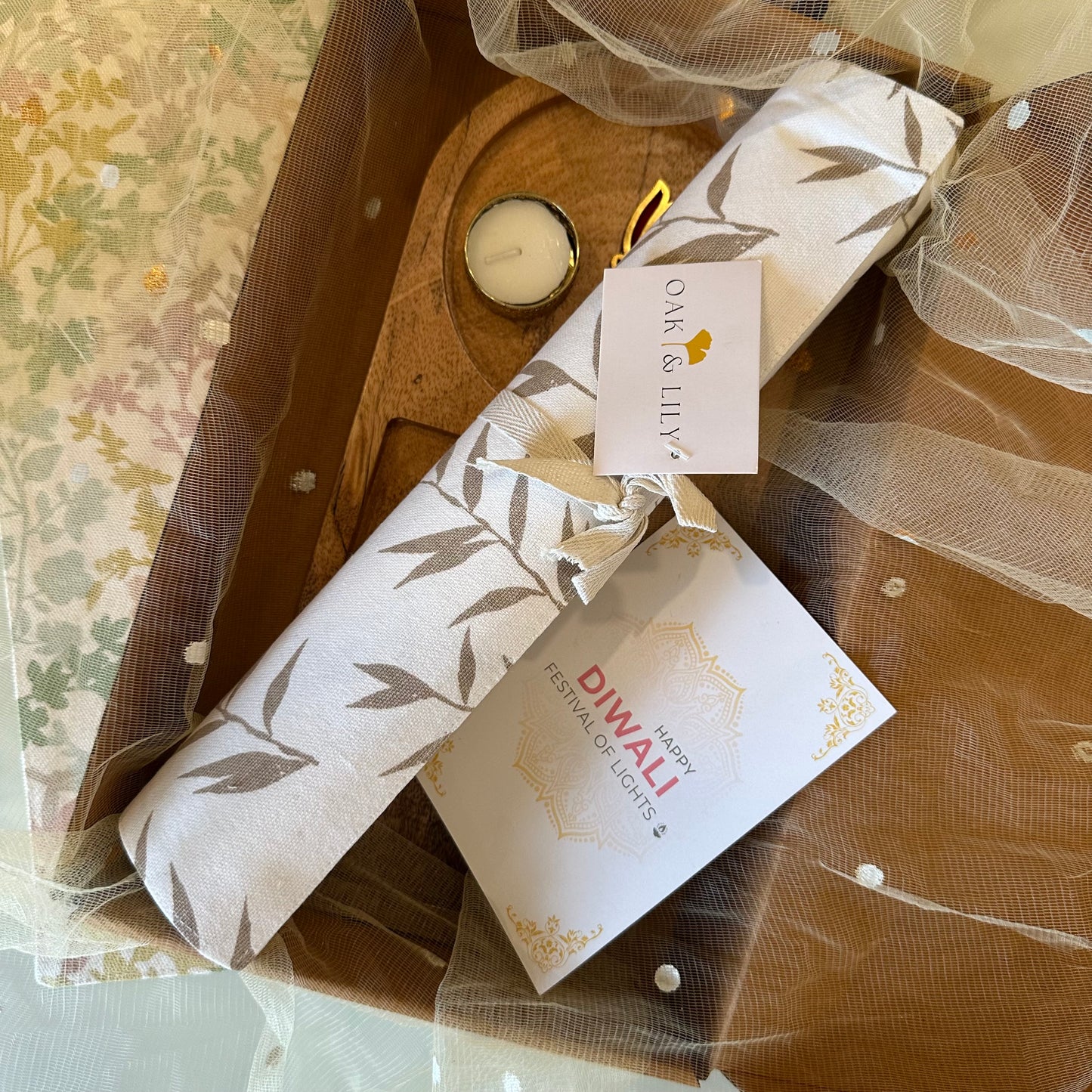 Oak & Lily Diwali Large Gift Hamper | Rectangular Mango Wood Tray + Pure Cotton Runner