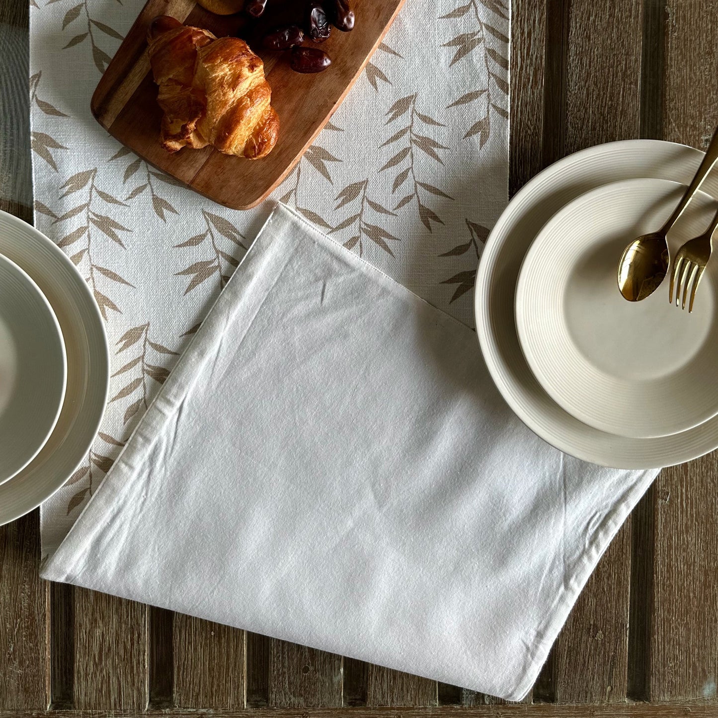 Oak & Lily Diwali Large Gift Hamper | Rectangular Mango Wood Tray + Pure Cotton Runner