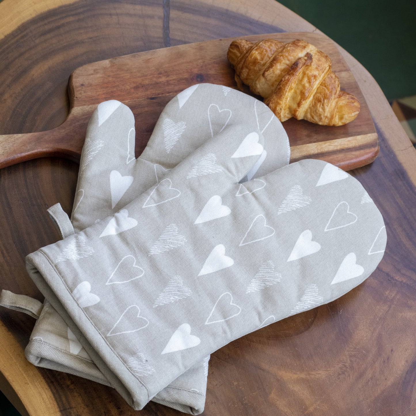 Oak & Lily Oven Mittens – Beige & Ivory Heart Print | 100% Cotton | Heatproof & Washable | Unisex Size