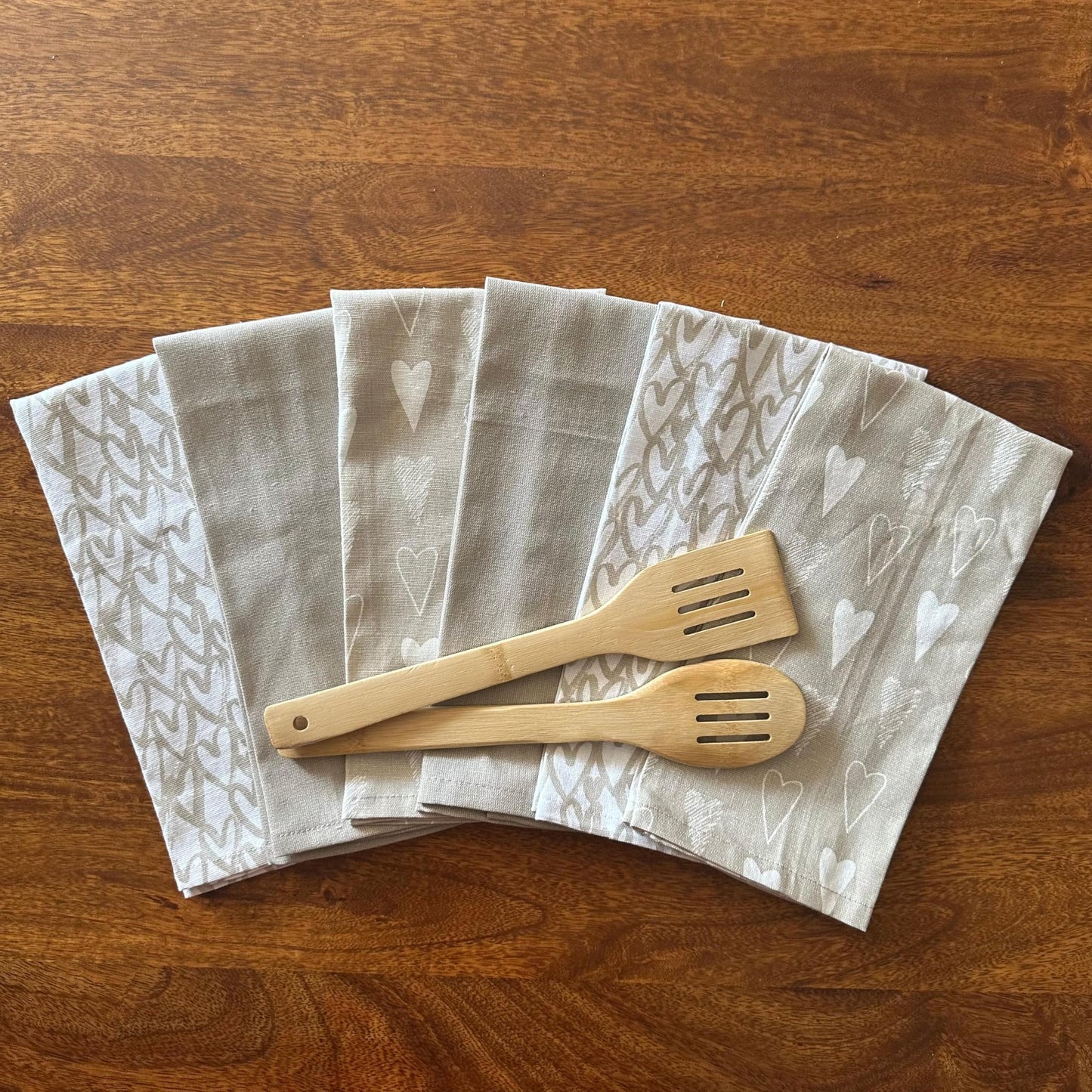 Oak & Lily Kitchen Towels – Beige & Ivory Heart Print | Set of 6 | 100% Cotton | Super Absorbent | Premium Quality