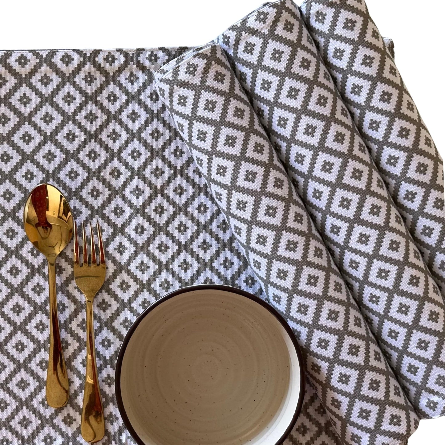Oak & Lily Placemats – White & Grey Geometric Diamond Print | 100% Cotton | Heat Resistant | Premium European Quality