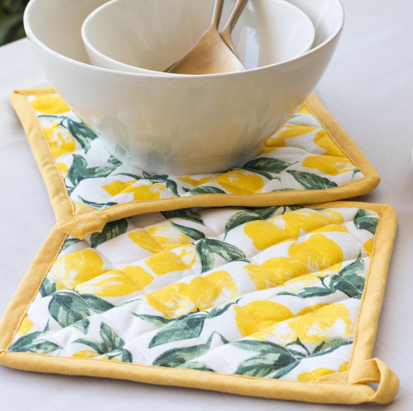 Oak & Lily Combo Set – Lemon Print Oven Mittens & Pot Holders | 100% Cotton | Heat Resistant & Cushioned | European Quality