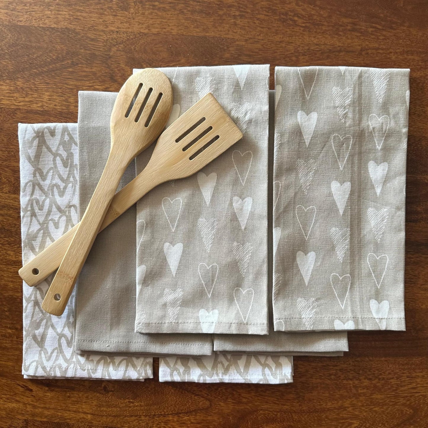 Oak & Lily Kitchen Towels – Beige & Ivory Heart Print | Set of 6 | 100% Cotton | Super Absorbent | Premium Quality