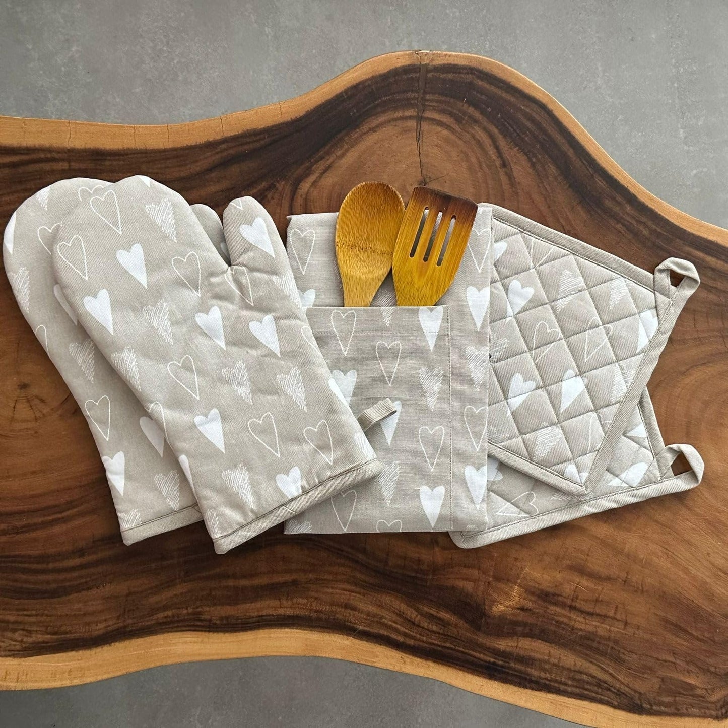 Oak & Lily Combo Set – Beige & Ivory Heart Print Apron, Oven Mittens & Pot Holders | 100% Cotton | Heat Resistant | European Quality