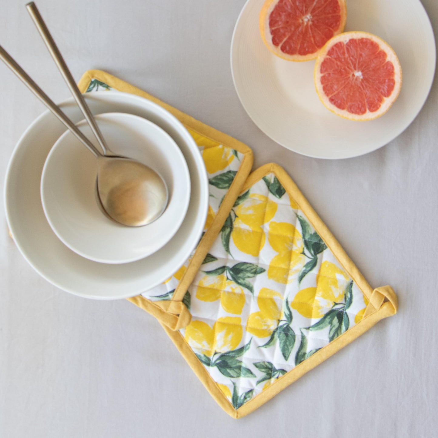 Oak & Lily Combo Set – Lemon Print Oven Mittens & Pot Holders | 100% Cotton | Heat Resistant & Cushioned | European Quality