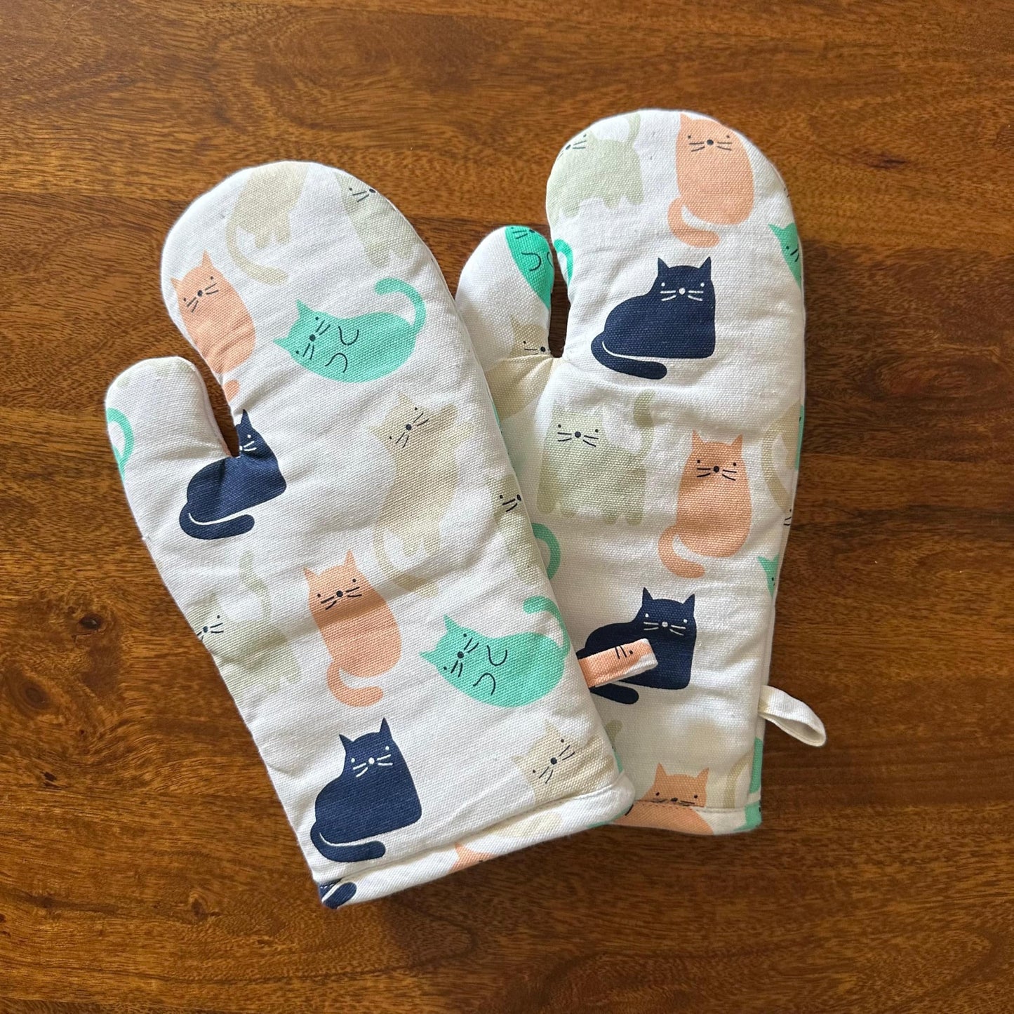 Oak & Lily Combo Set – Multicolor Cat Print Oven Mittens & Pot Holders | 100% Cotton | Heat Resistant & Cushioned | European Quality