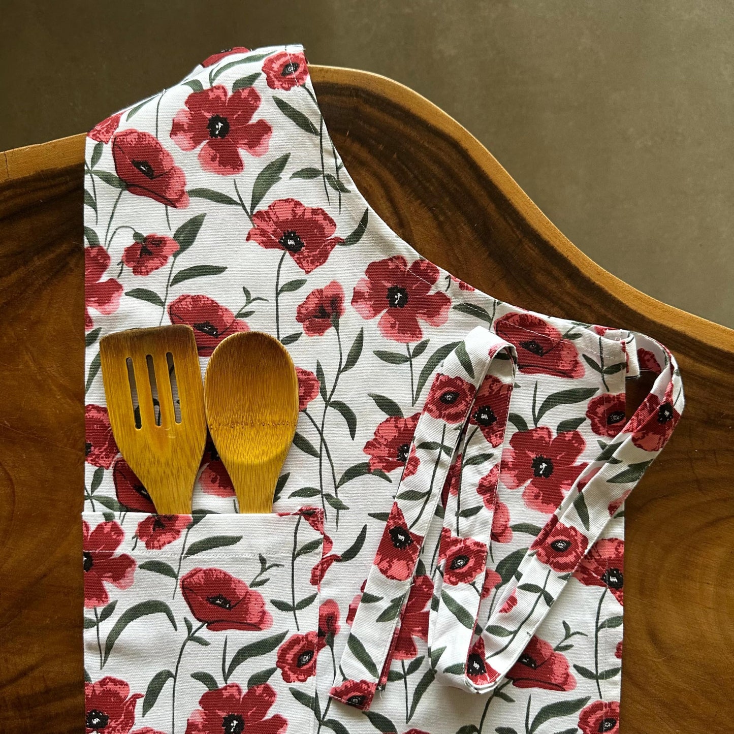 Oak & Lily Apron – Red Poppy Flower | 100% Cotton | Stylish & Washable | Unisex Fit