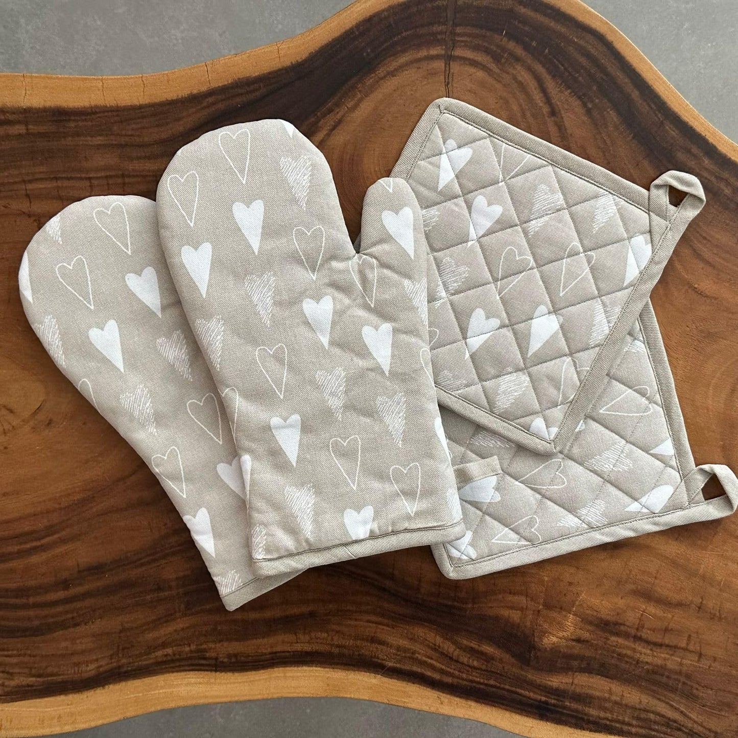 Oak & Lily Combo Set – Beige & Ivory Heart Print Apron, Oven Mittens & Pot Holders | 100% Cotton | Heat Resistant | European Quality