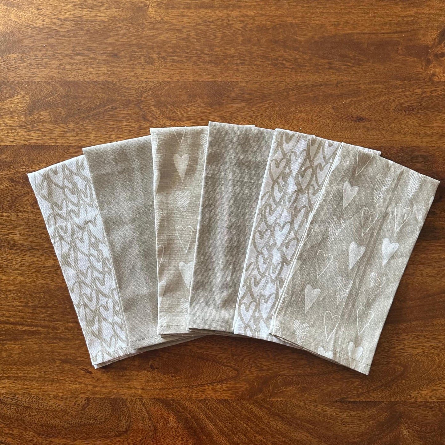Oak & Lily Kitchen Towels – Beige & Ivory Heart Print | Set of 6 | 100% Cotton | Super Absorbent | Premium Quality
