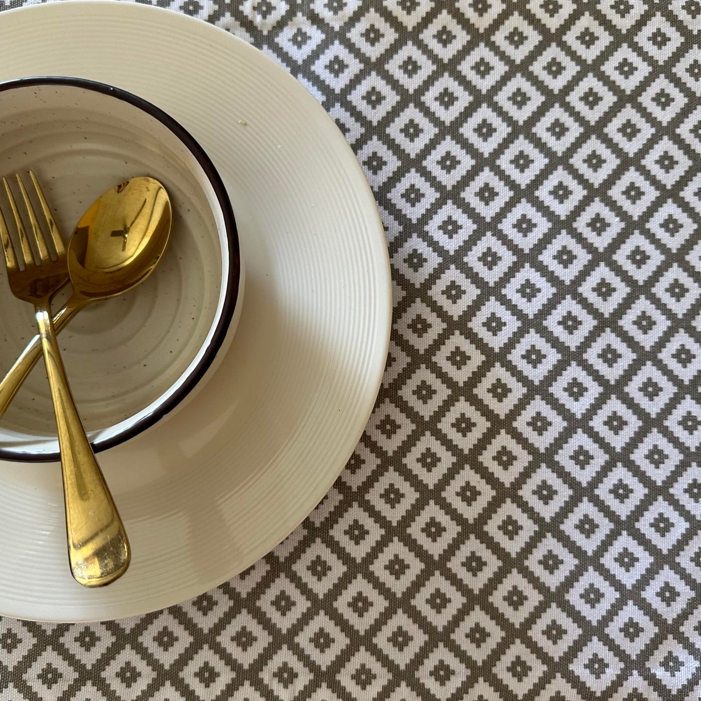 Oak & Lily Placemats – White & Grey Geometric Diamond Print | 100% Cotton | Heat Resistant | Premium European Quality