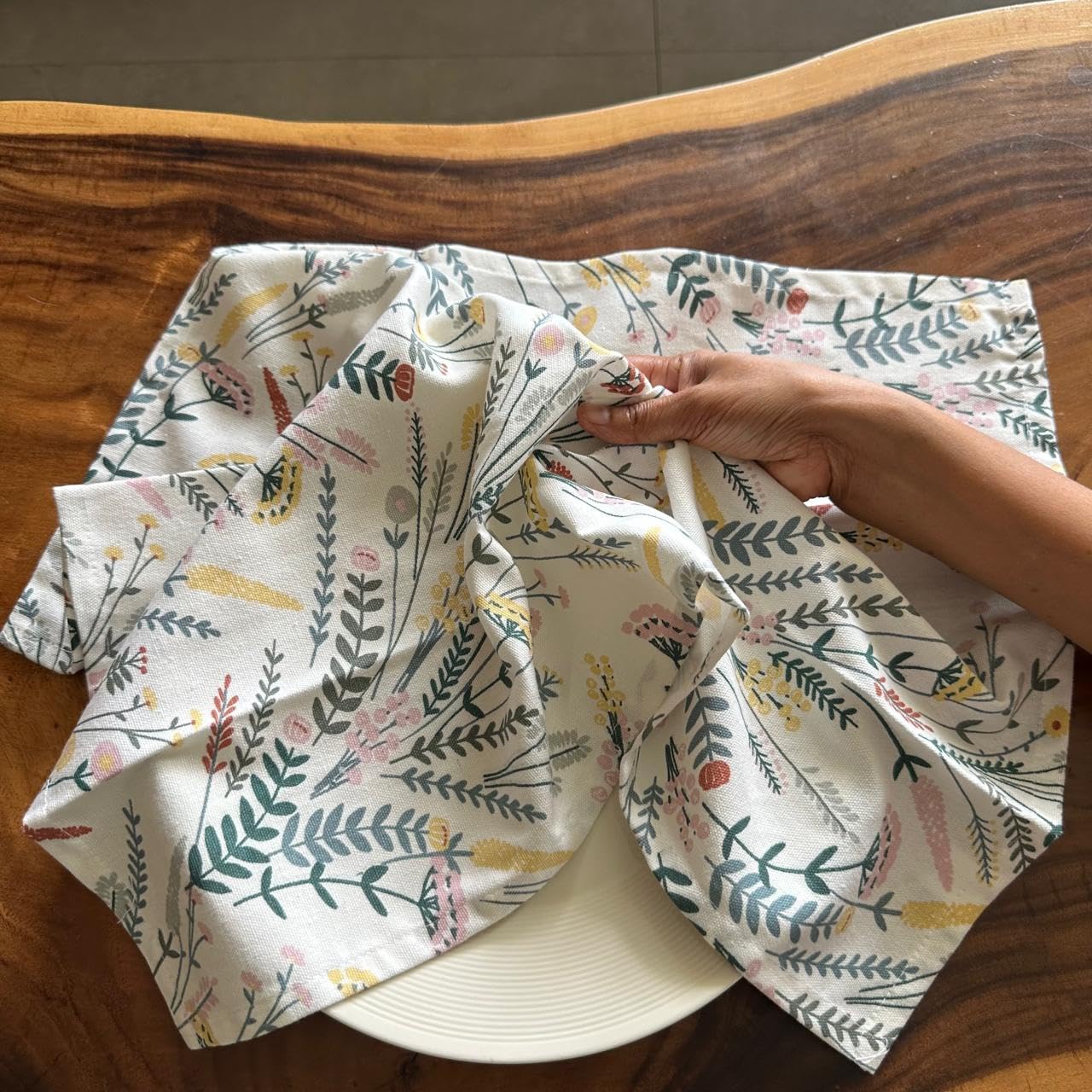 Oak & Lily Kitchen Towels – Green Floral | Set of 3 | 100% Cotton | European Quality | Super Absorbent & Anti-Bacterial