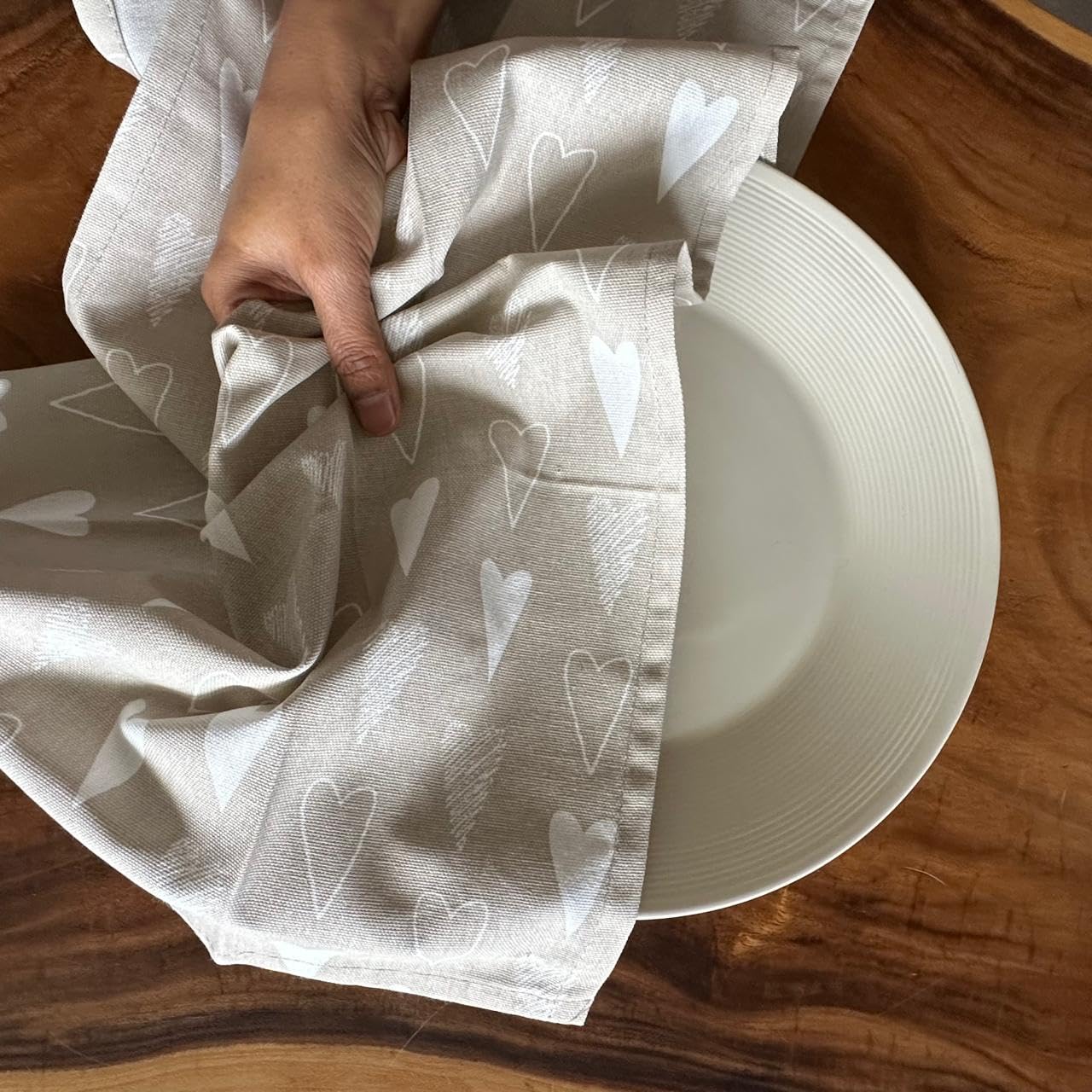 Oak & Lily Kitchen Towels – Beige & Ivory Heart Print | Set of 6 | 100% Cotton | Super Absorbent | Premium Quality