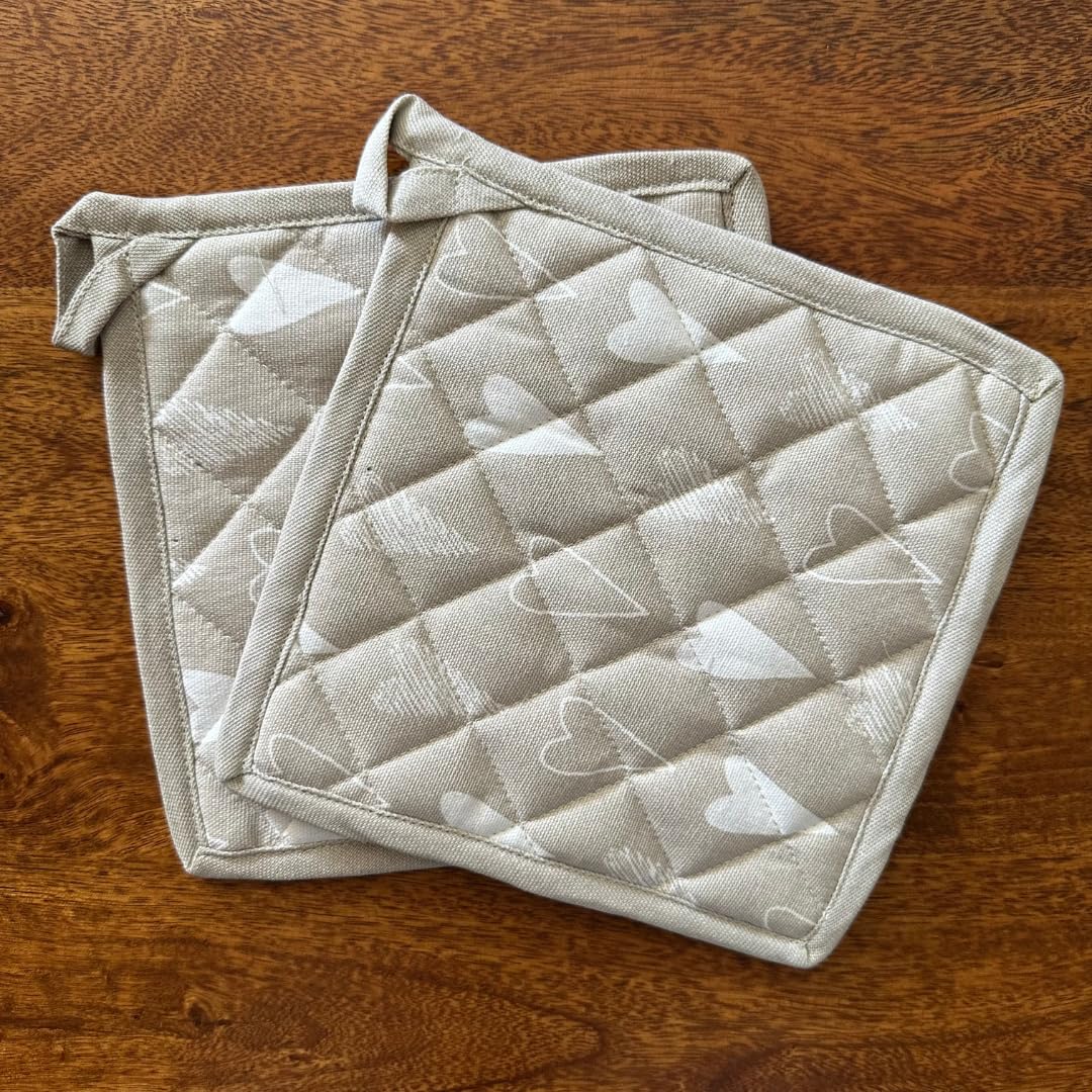 Oak & Lily Pot Holders – Beige & Ivory Heart Print | Set of 2 | 100% Cotton | Heat Resistant | European Quality