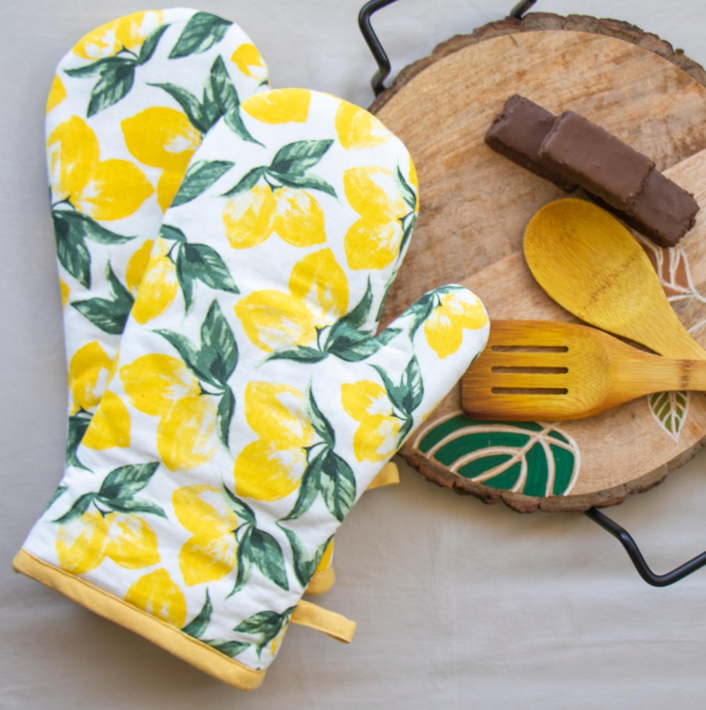 Oak & Lily Combo Set – Lemon Print Oven Mittens & Pot Holders | 100% Cotton | Heat Resistant & Cushioned | European Quality