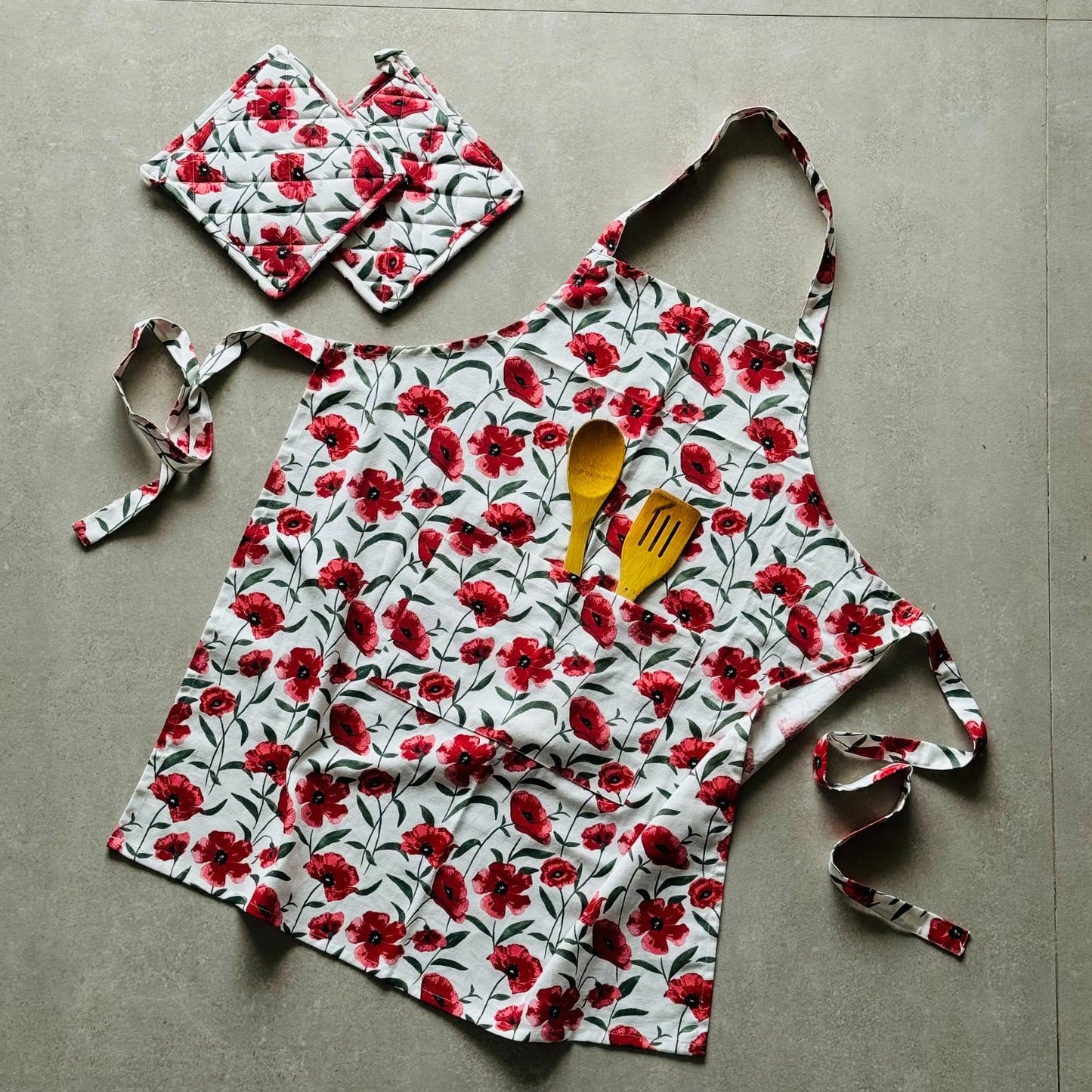 Oak & Lily Apron – Red Poppy Flower | 100% Cotton | Stylish & Washable | Unisex Fit