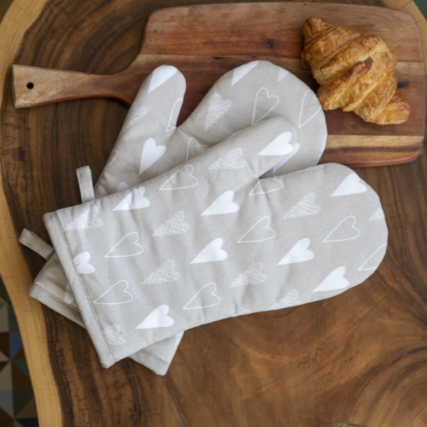 Oak & Lily Combo Set – Beige & Ivory Heart Print Apron, Oven Mittens & Pot Holders | 100% Cotton | Heat Resistant | European Quality
