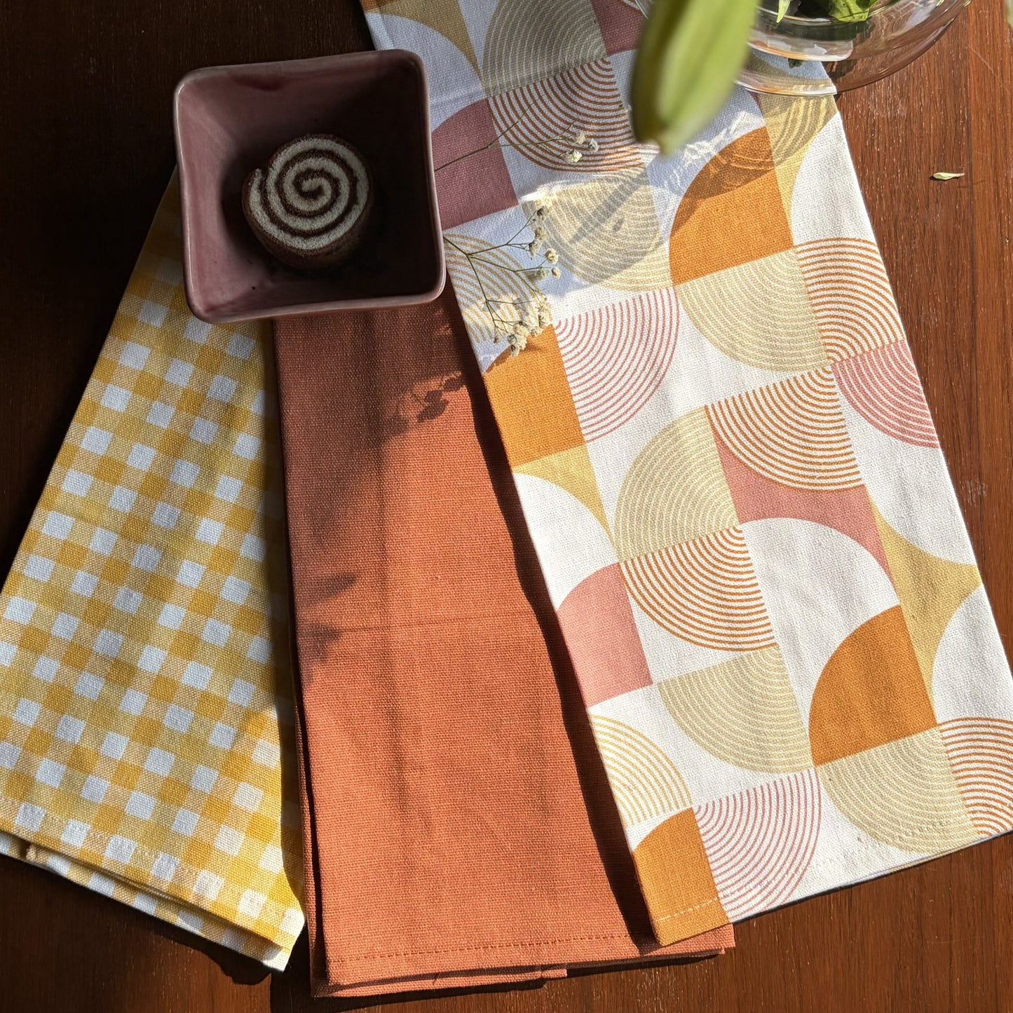 Oak & Lily Kitchen Towels – Rust Abstract Prints | Set of 3 | 100% Cotton | European Quality | Super Absorbent & Anti-Bacterial