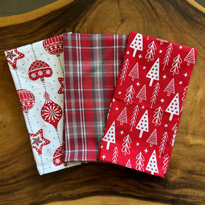 Oak & Lily Kitchen Towels – Christmas Ornaments Red & White Prints | Set of 3 | 100% Cotton | European Quality | Super Absorbent & Anti-Bacterial