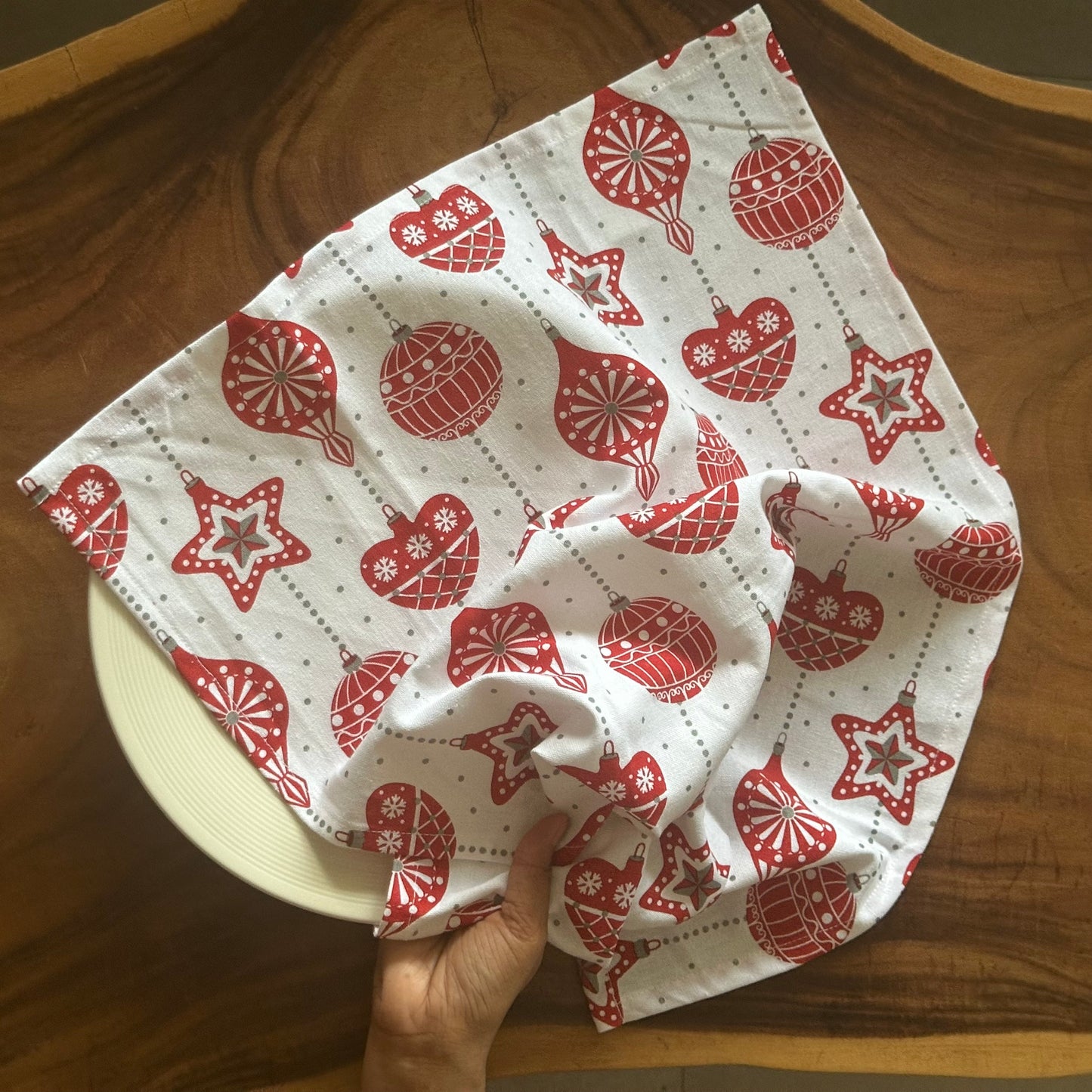 Oak & Lily Kitchen Towels – Christmas Ornaments Red & White Prints | Set of 3 | 100% Cotton | European Quality | Super Absorbent & Anti-Bacterial