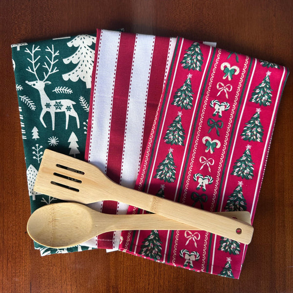 Oak & Lily Kitchen Towels – Green Reindeer Print | Set of 3 | 100% Cotton | European Quality | Super Absorbent & Anti-Bacterial