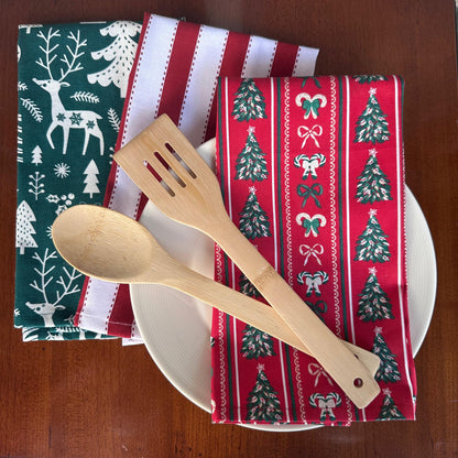 Oak & Lily Kitchen Towels – Green Reindeer Print | Set of 3 | 100% Cotton | European Quality | Super Absorbent & Anti-Bacterial