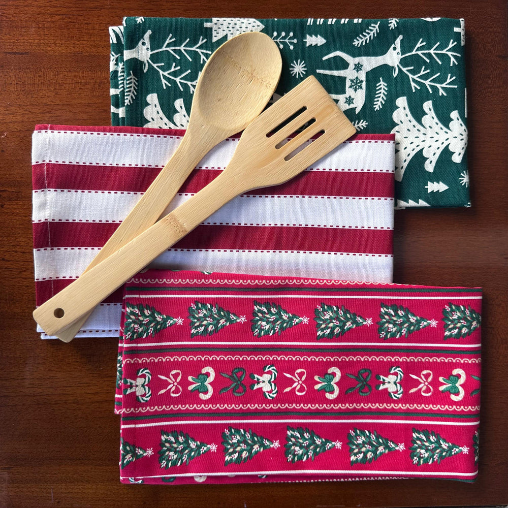 Oak & Lily Kitchen Towels – Green Reindeer Print | Set of 3 | 100% Cotton | European Quality | Super Absorbent & Anti-Bacterial