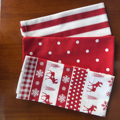 Oak & Lily Kitchen Towels – Red Reindeer Print | Set of 3 | 100% Cotton | European Quality | Super Absorbent & Anti-Bacterial