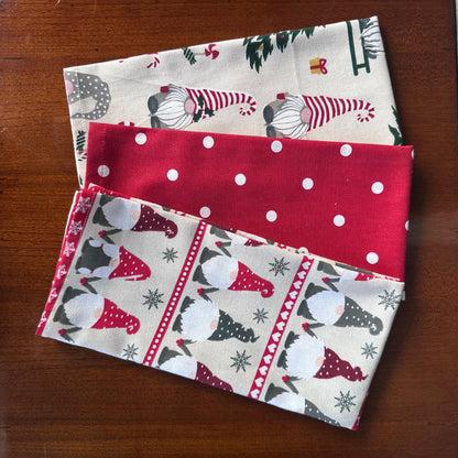 Oak & Lily Kitchen Towels – Santa Parade Christmas Print | Set of 3 | 100% Cotton | European Quality | Super Absorbent & Anti-Bacterial