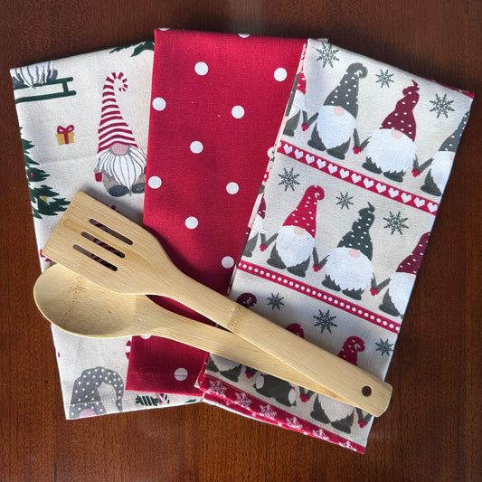 Oak & Lily Kitchen Towels – Santa Parade Christmas Print | Set of 3 | 100% Cotton | European Quality | Super Absorbent & Anti-Bacterial