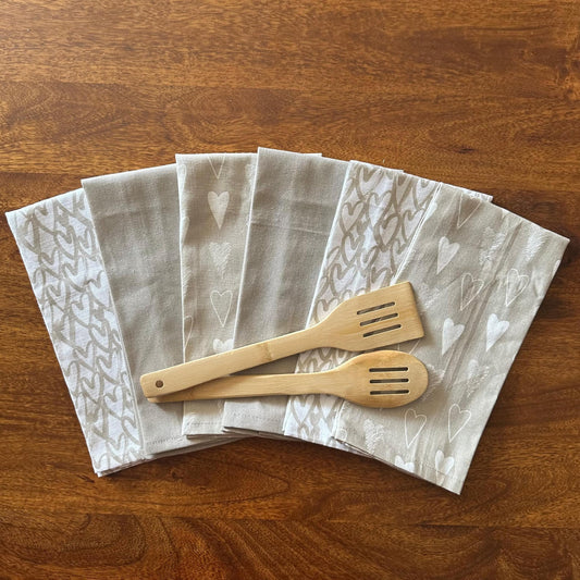 Oak & Lily Kitchen Towels – Beige & Ivory Heart Print | Set of 6 | 100% Cotton | Super Absorbent | Premium Quality